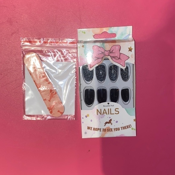 4/$25 New press on nails - Picture 3 of 5